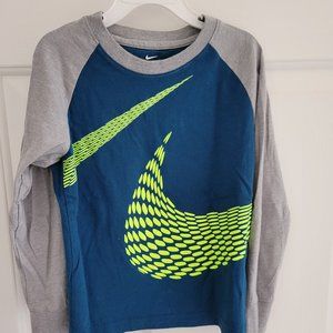 Boys Nike Blue and Green Split Swoosh Wrap Tee - Little Kids Size Large (7)